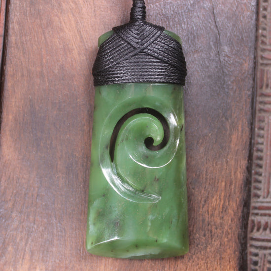 Hapopo Pounamu Toki with Koru