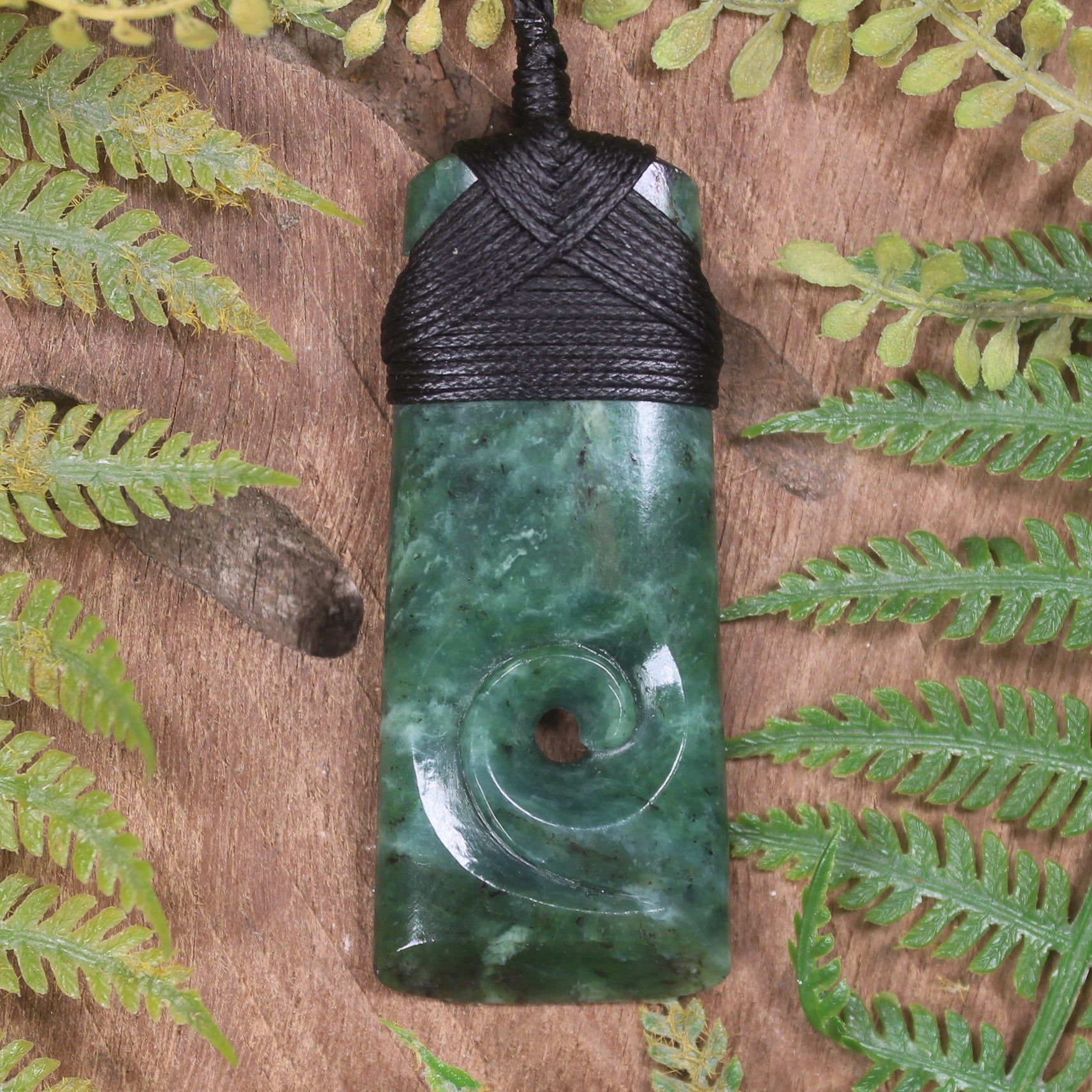 Kawakawa Pounamu Toki with Koru