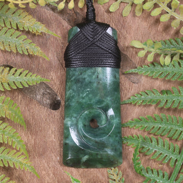 Kawakawa Pounamu Toki with Koru