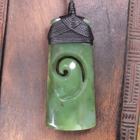 Hapopo Pounamu Toki with Koru