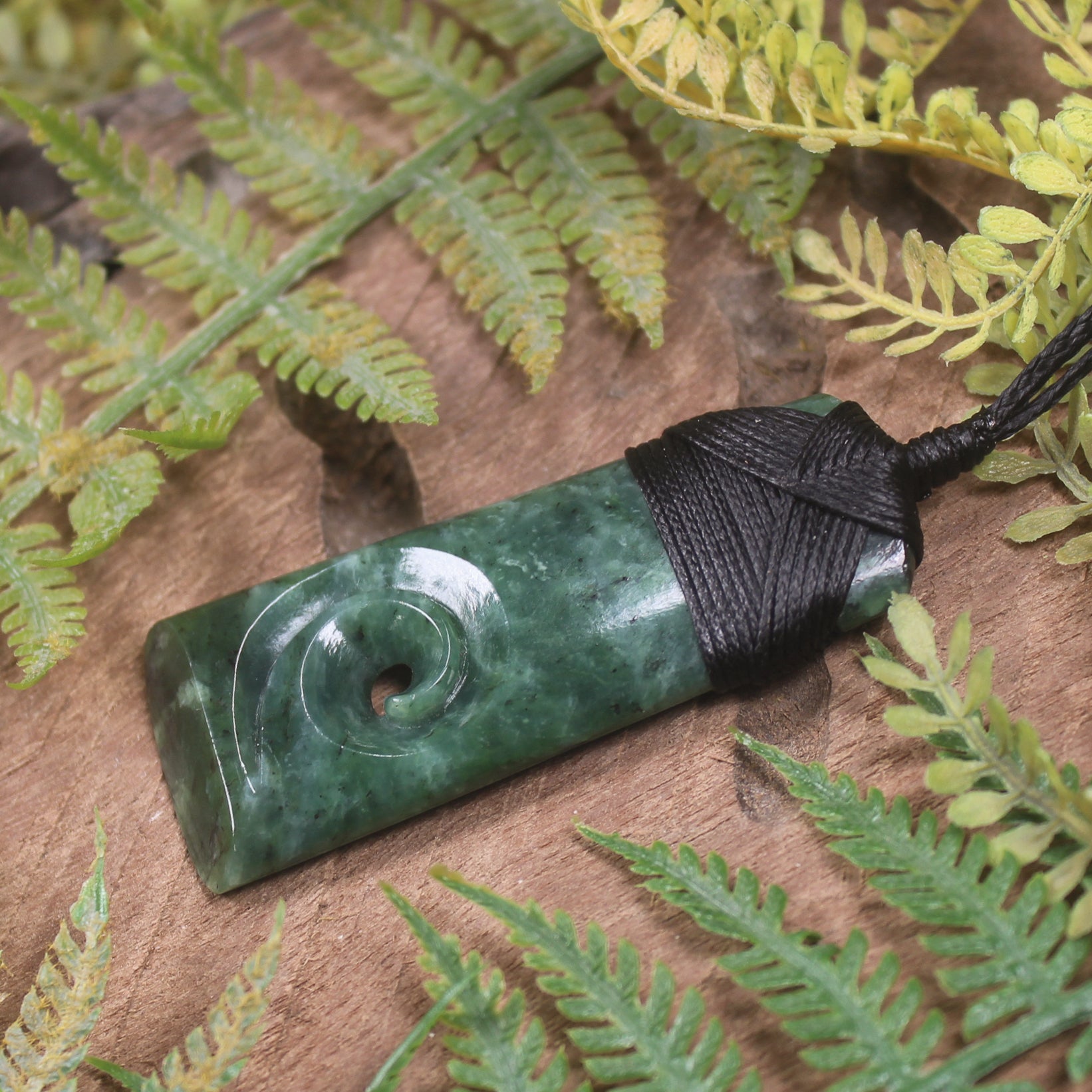 Kawakawa Pounamu Toki with Koru