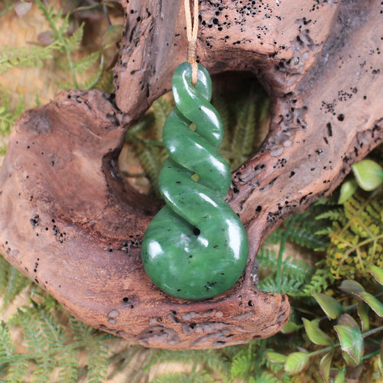 Twist or Pikorua carved from Hapopo Pounamu - NZ Greenstone