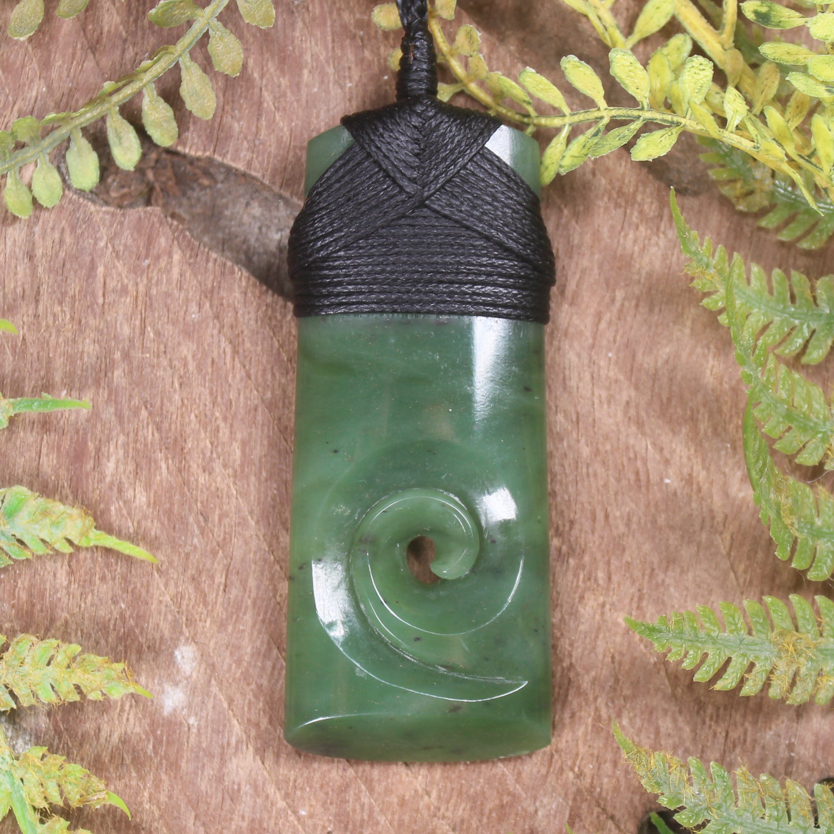 Hapopo Pounamu Toki with Koru