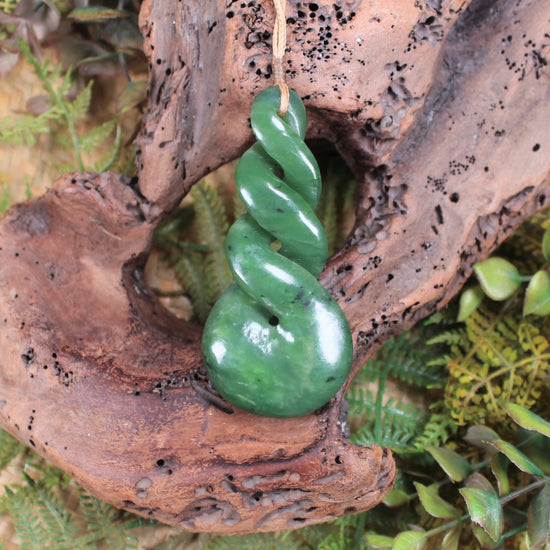Twist or Pikorua carved from Hapopo Pounamu - NZ Greenstone