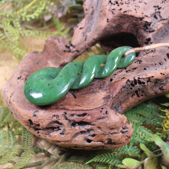 Twist or Pikorua carved from Hapopo Pounamu - NZ Greenstone