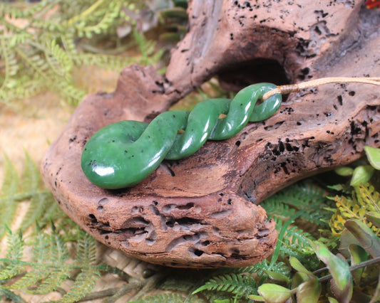 Twist or Pikorua carved from Hapopo Pounamu - NZ Greenstone