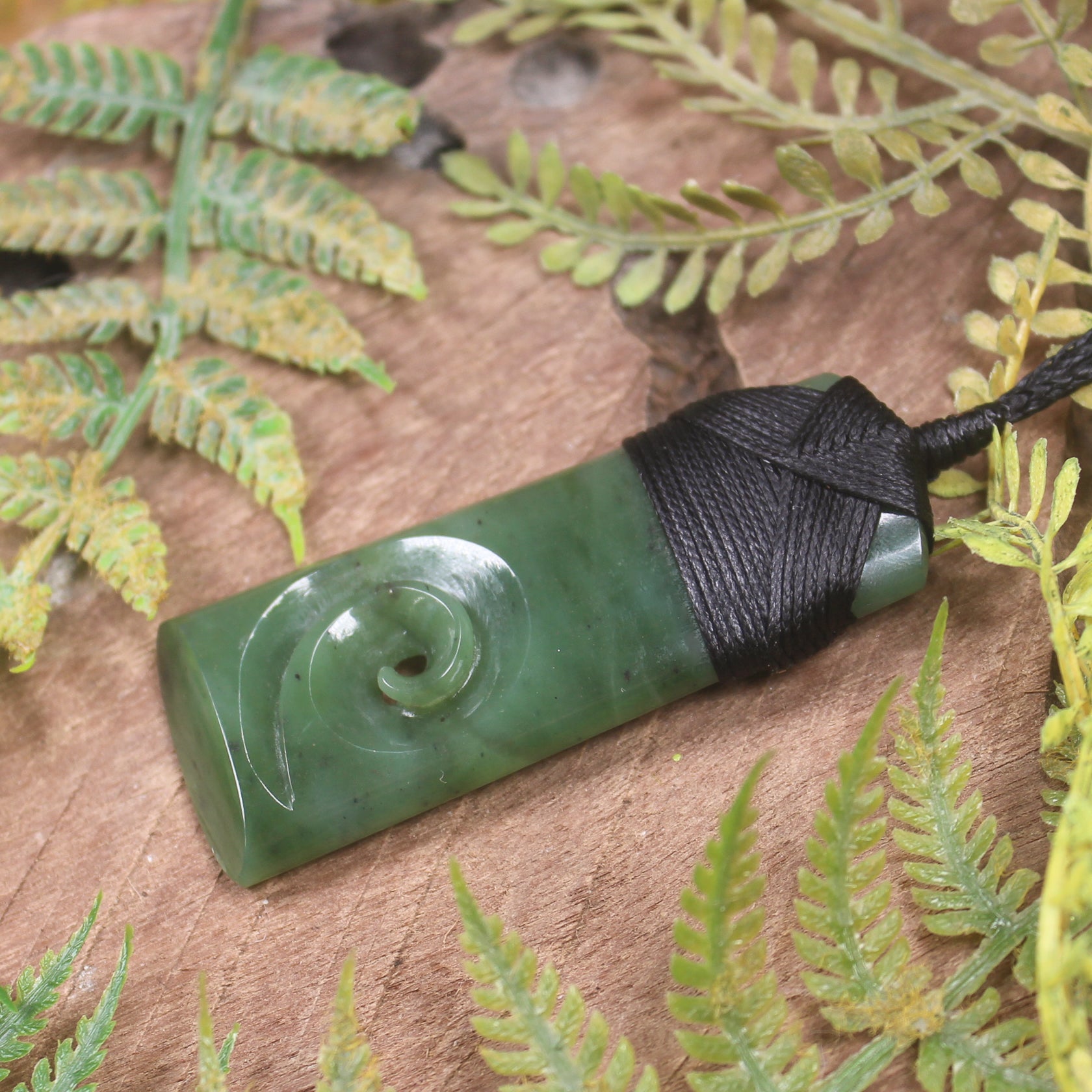 Hapopo Pounamu Toki with Koru