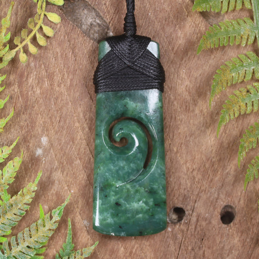 Kawakawa Pounamu Toki with Koru