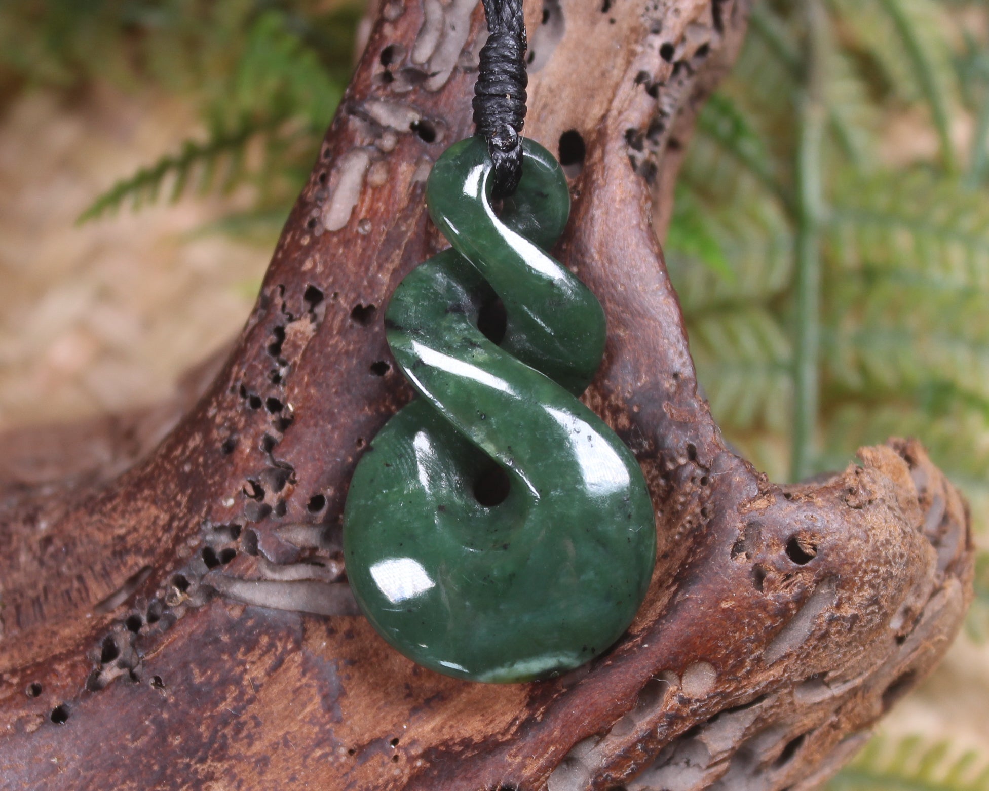 Twist carved from Kawakawa Pounamu - NZ Greenstone