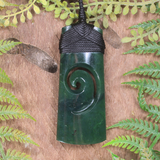 Kawakawa Pounamu Toki with Koru