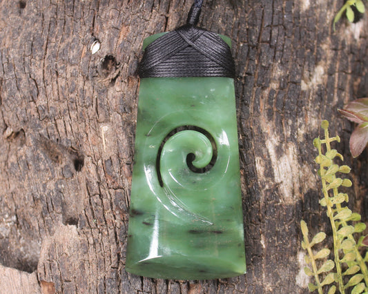 Hapopo Pounamu Toki with Koru