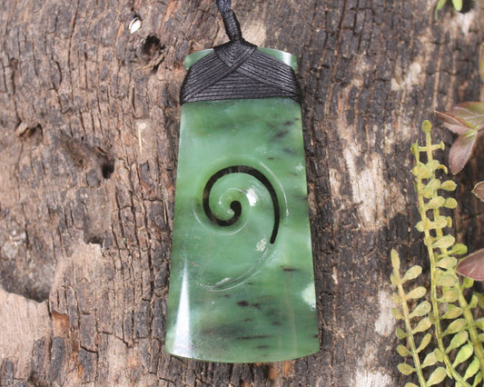 Hapopo Pounamu Toki with Koru