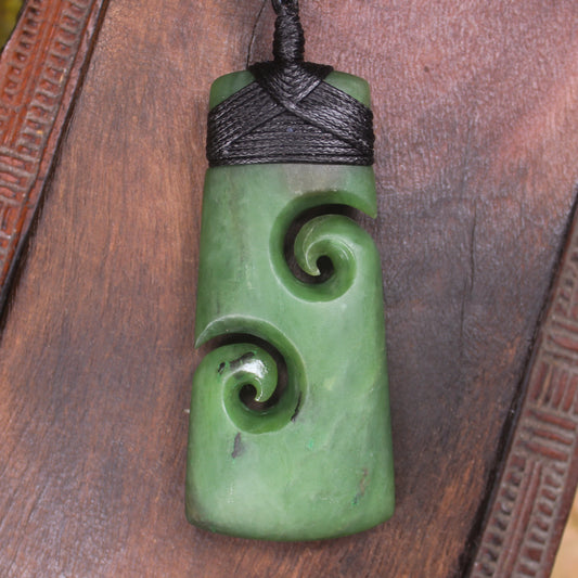 Hapopo Pounamu Toki with Koru