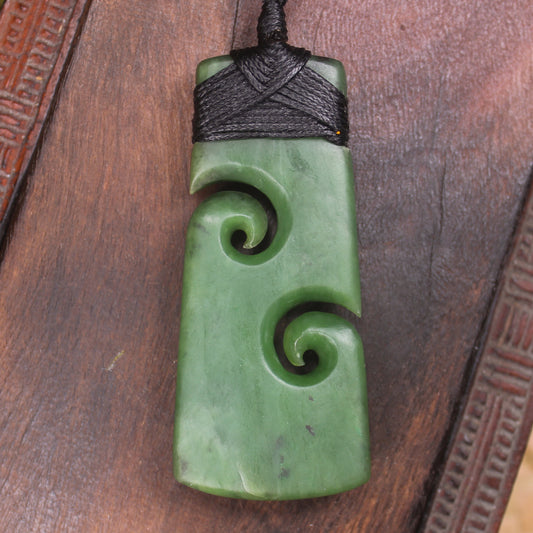 Hapopo Pounamu Toki with Koru