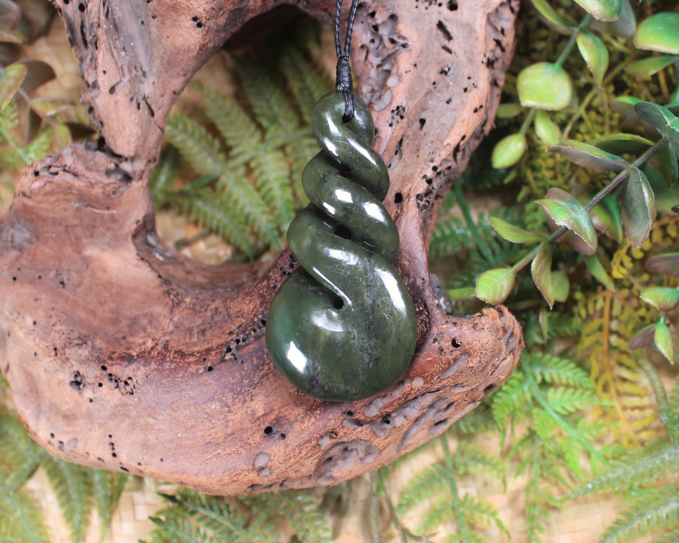 Twist or Pikorua carved from Rimu Pounamu - NZ Greenstone