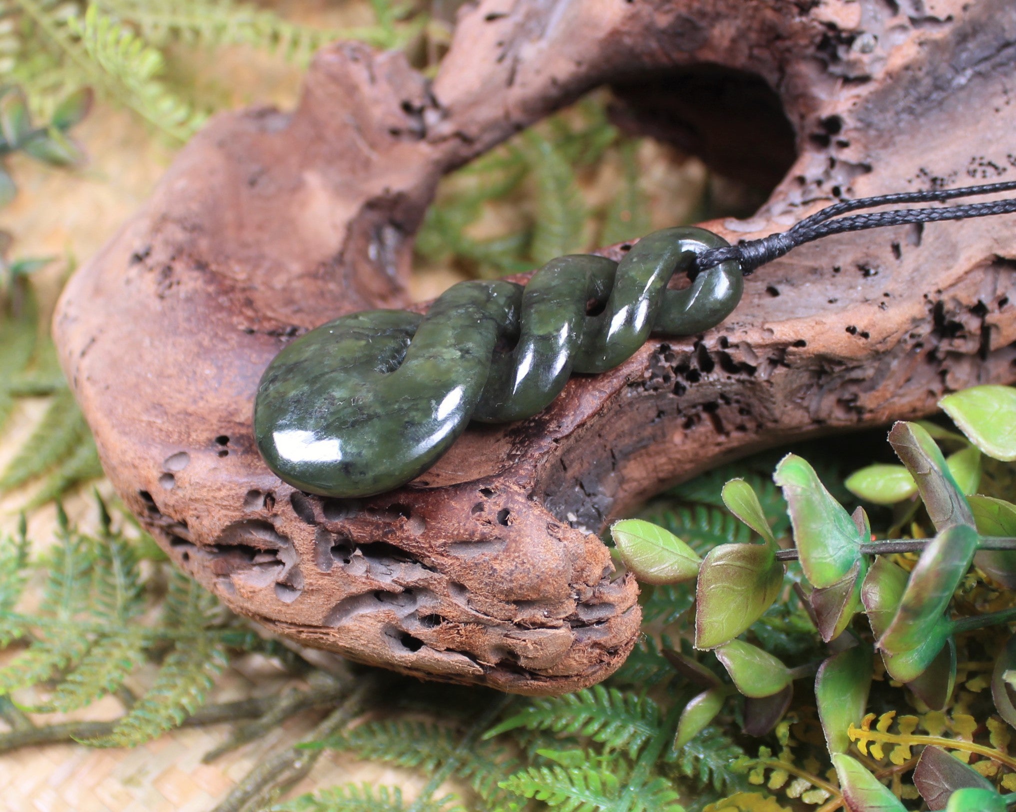 Twist or Pikorua carved from Rimu Pounamu - NZ Greenstone