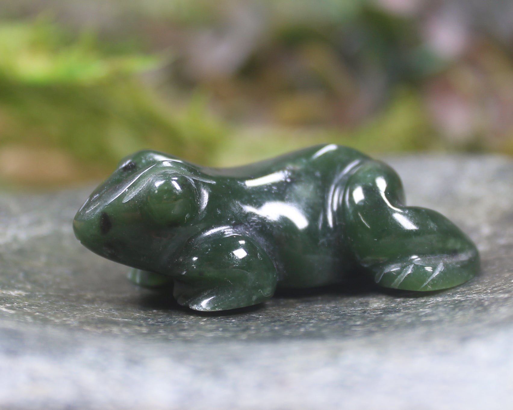 Kawakawa Pounamu Frog Sculpture