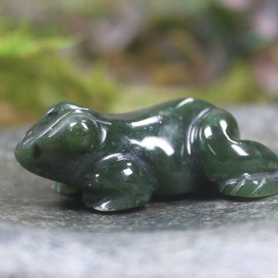 Kawakawa Pounamu Frog Sculpture