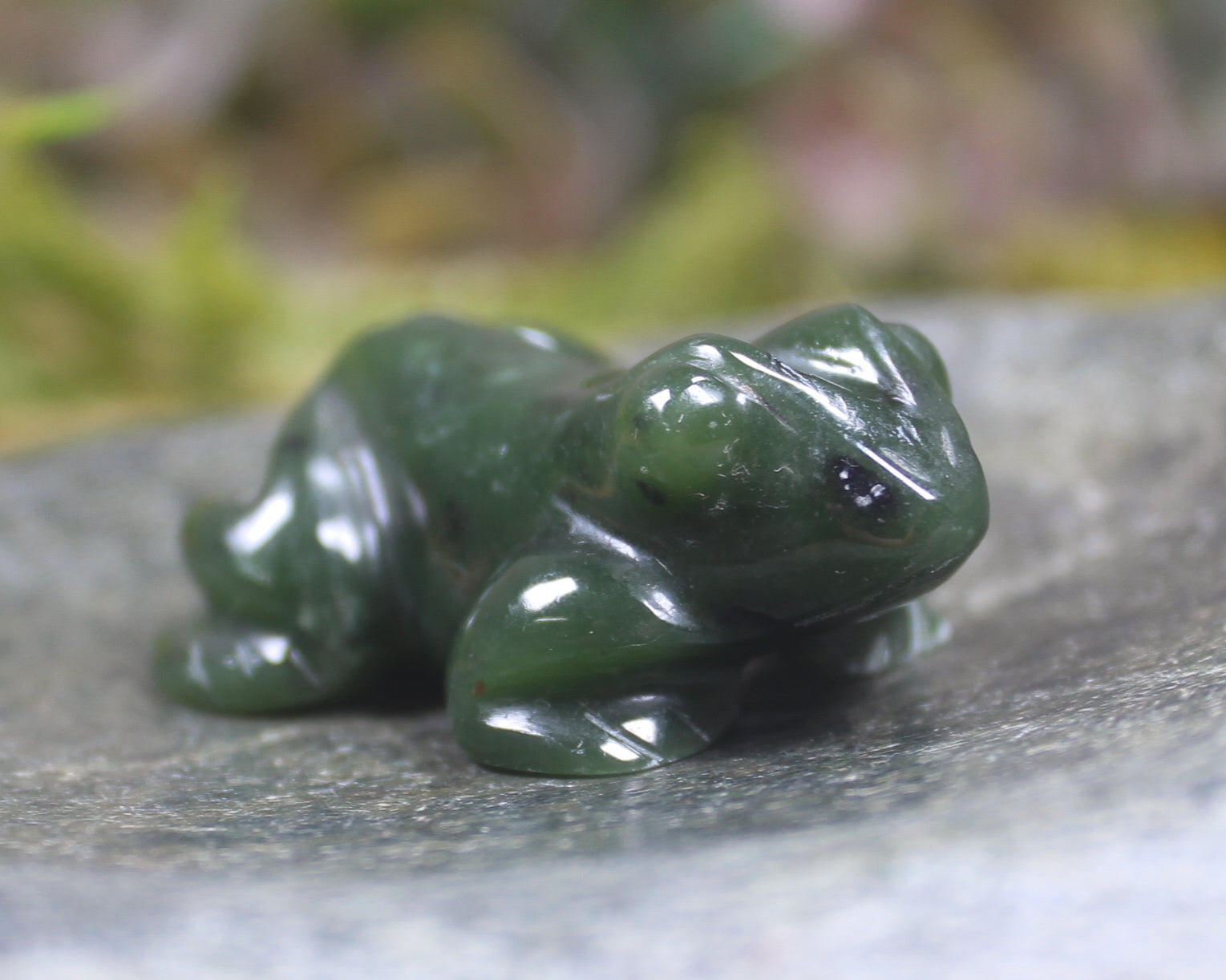 Kawakawa Pounamu Frog Sculpture