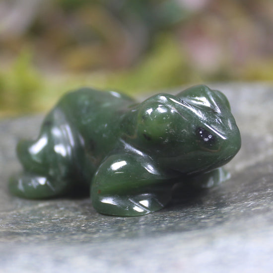 Kawakawa Pounamu Frog Sculpture