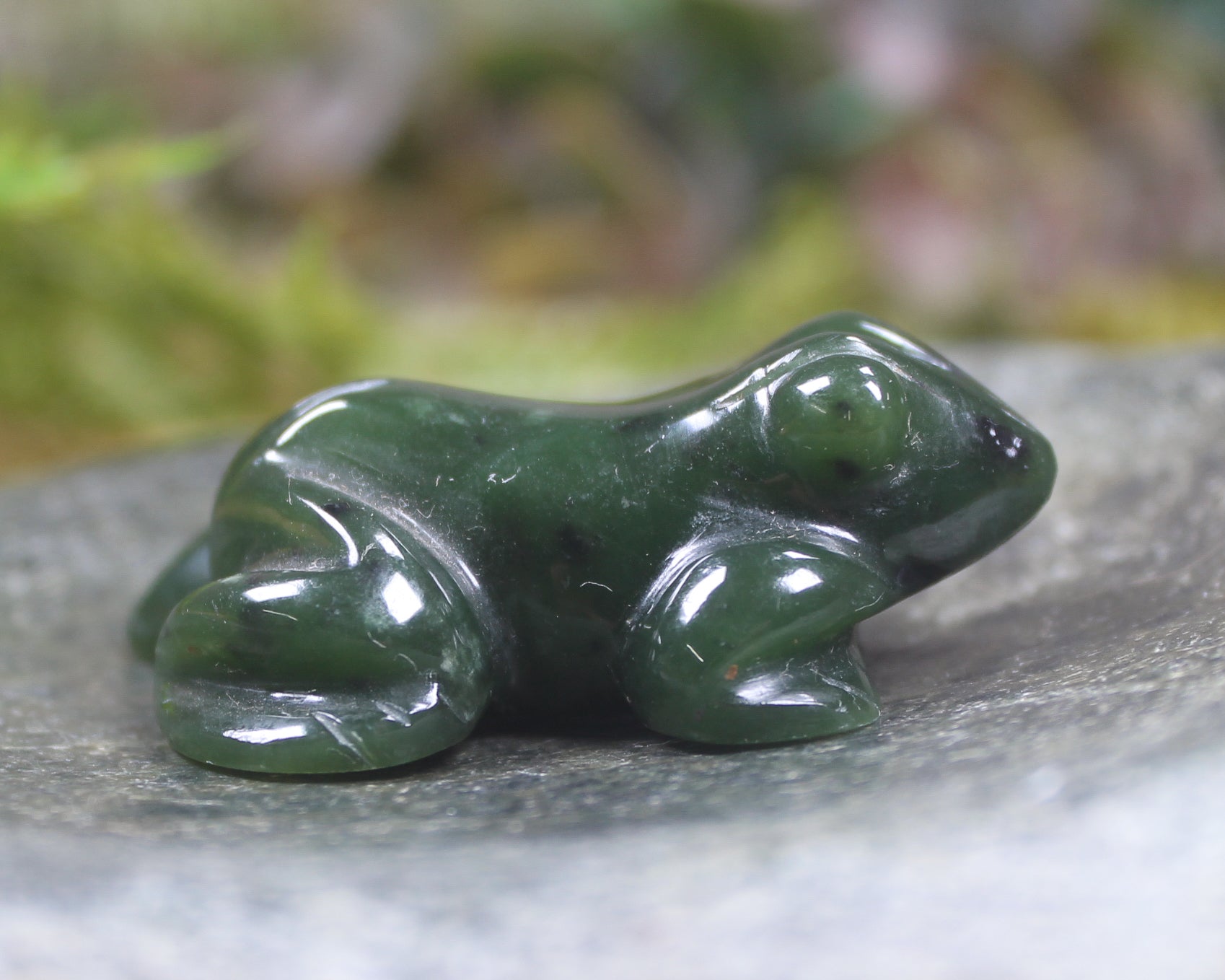 Kawakawa Pounamu Frog Sculpture