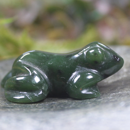 Kawakawa Pounamu Frog Sculpture