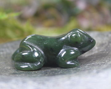 Kawakawa Pounamu Frog Sculpture