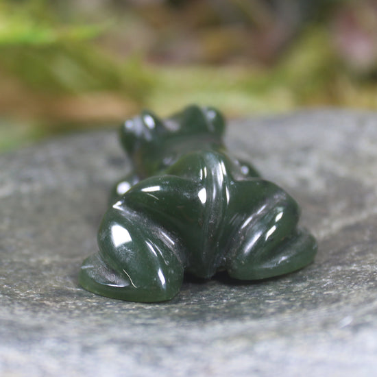 Kawakawa Pounamu Frog Sculpture