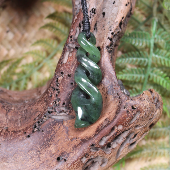 Twist or Pikorua carved from Hapopo Pounamu - NZ Greenstone