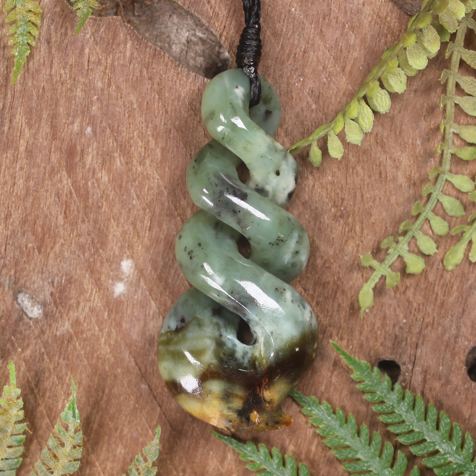 Twist or Pikorua carved from Flower Jade Pounamu - NZ Greenstone