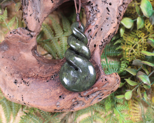 Twist or Pikorua carved from Rimu Pounamu - NZ Greenstone