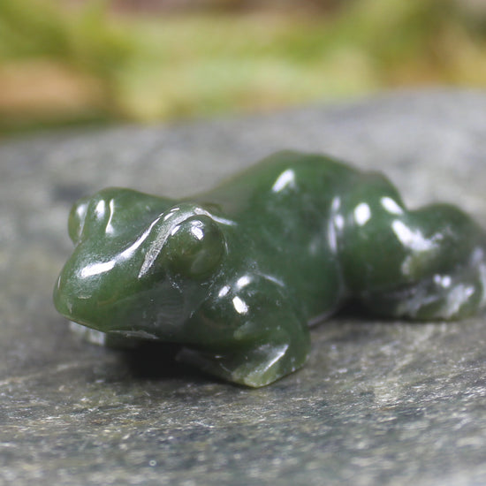 Kawakawa Pounamu Frog Sculpture