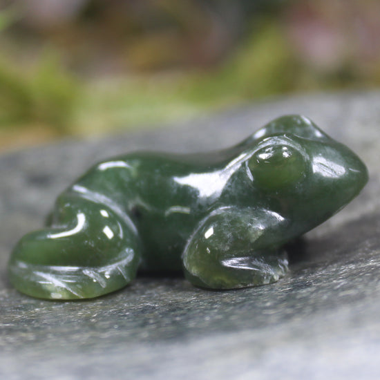 Kawakawa Pounamu Frog Sculpture
