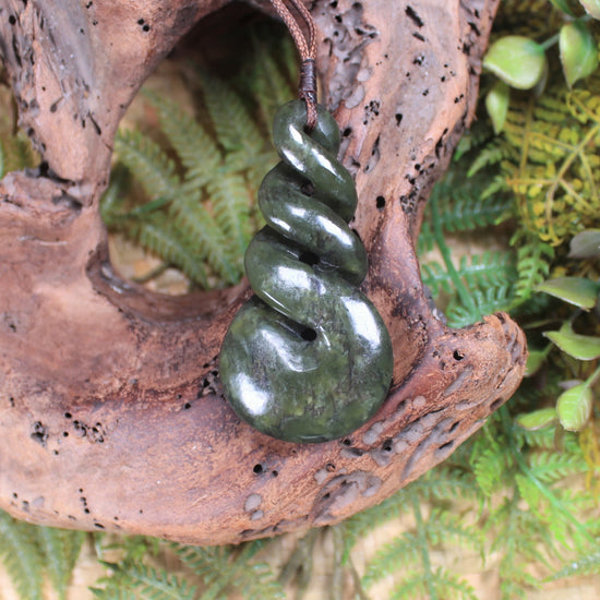 Twist or Pikorua carved from Rimu Pounamu - NZ Greenstone