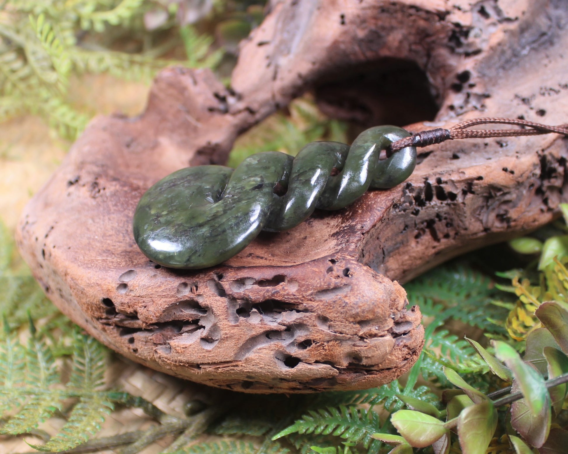 Twist or Pikorua carved from Rimu Pounamu - NZ Greenstone