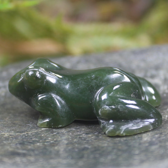 Kawakawa Pounamu Frog Sculpture