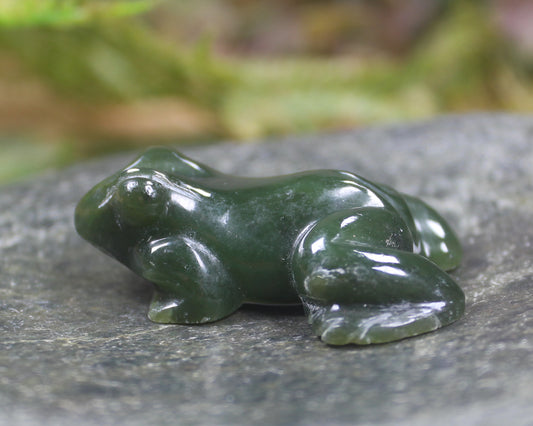 Kawakawa Pounamu Frog Sculpture