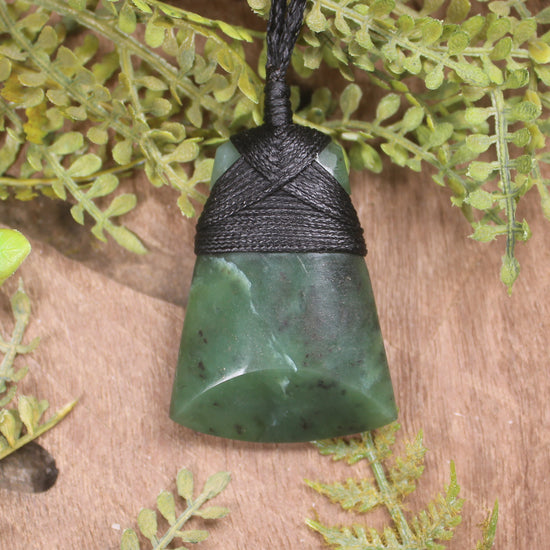Hapopo Pounamu Toki - NZ Greenstone