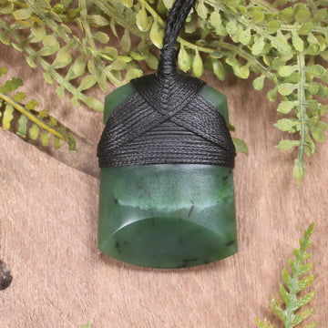 Hapopo Pounamu Toki - NZ Greenstone