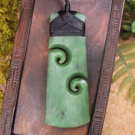 Hapopo Pounamu Toki with Koru