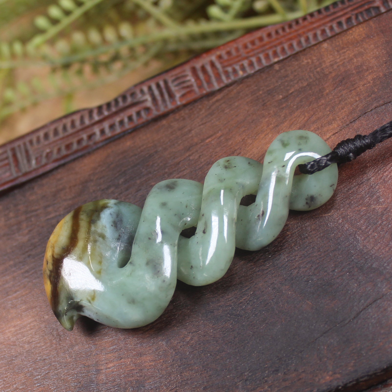 Twist or Pikorua carved from Flower Jade Pounamu - NZ Greenstone