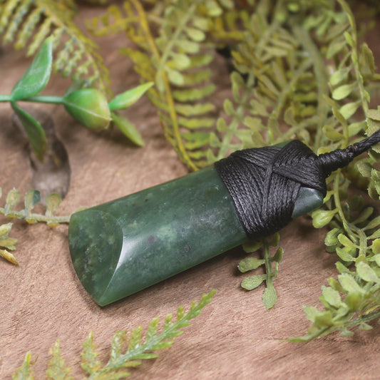 Kawakawa Pounamu Toki