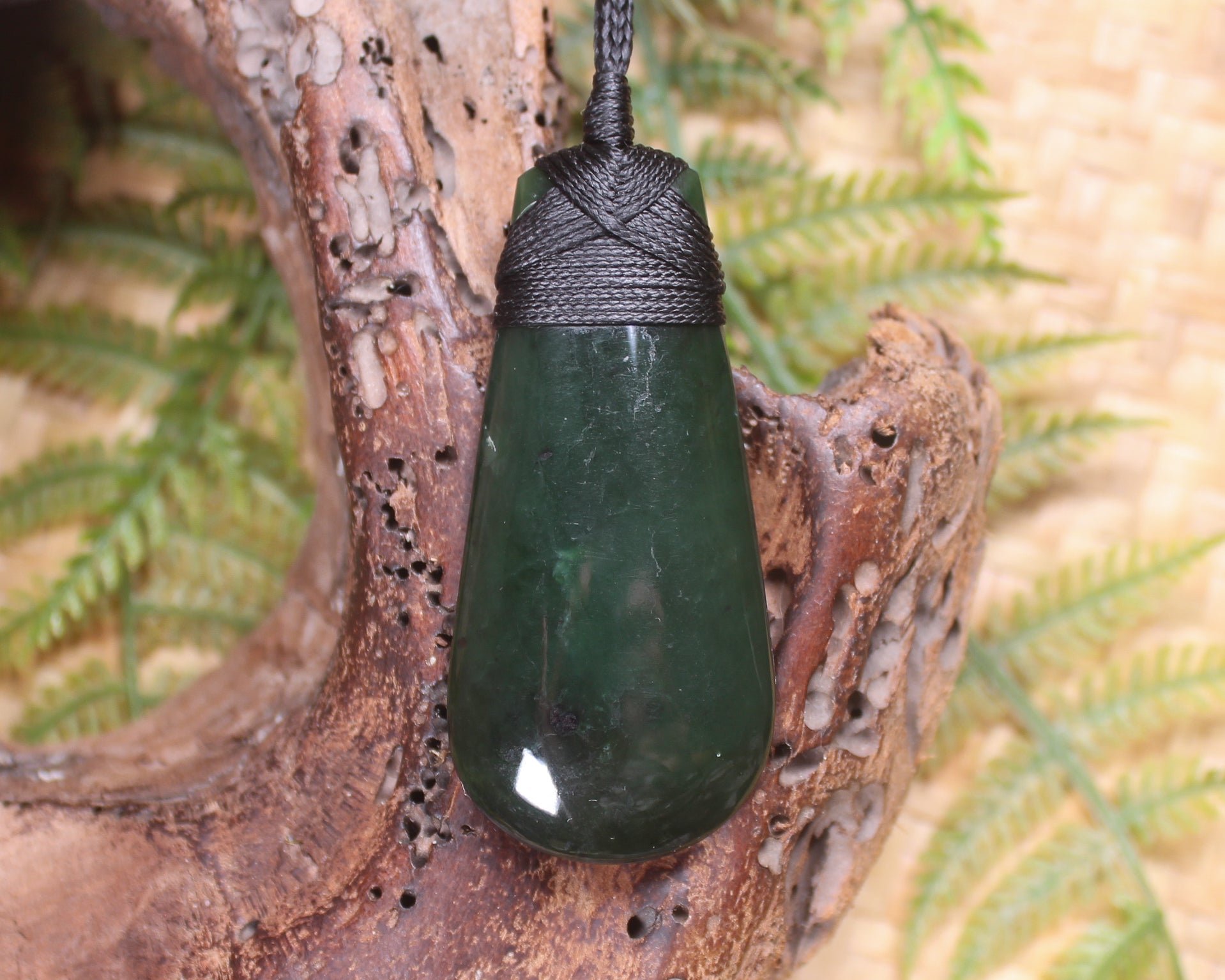 Kawakawa Pounamu Roimata Pendant - NZ Greenstone