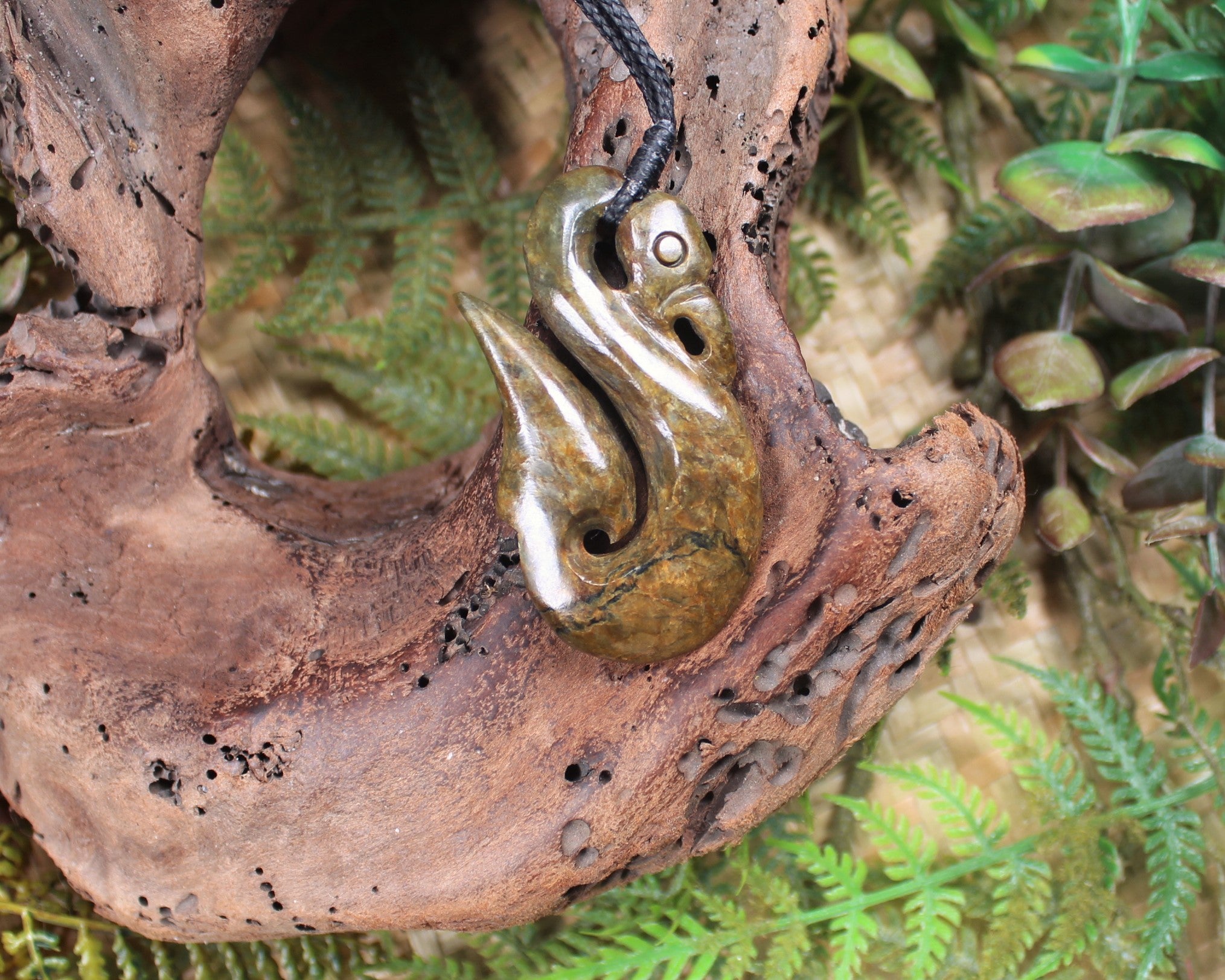 Manaia pendant carved from Rimu Pounamu - NZ Greenstone