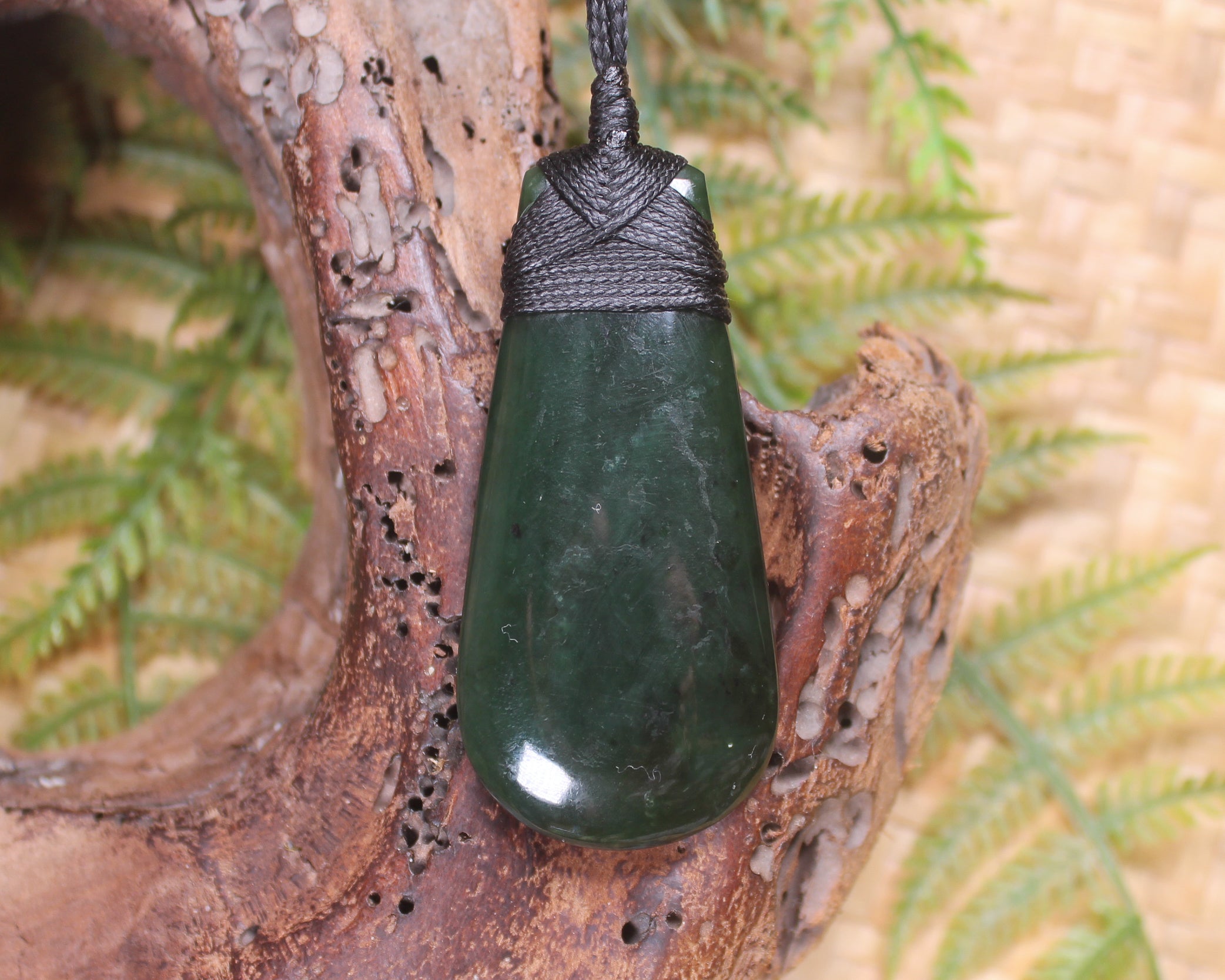 Kawakawa Pounamu Roimata Pendant - NZ Greenstone