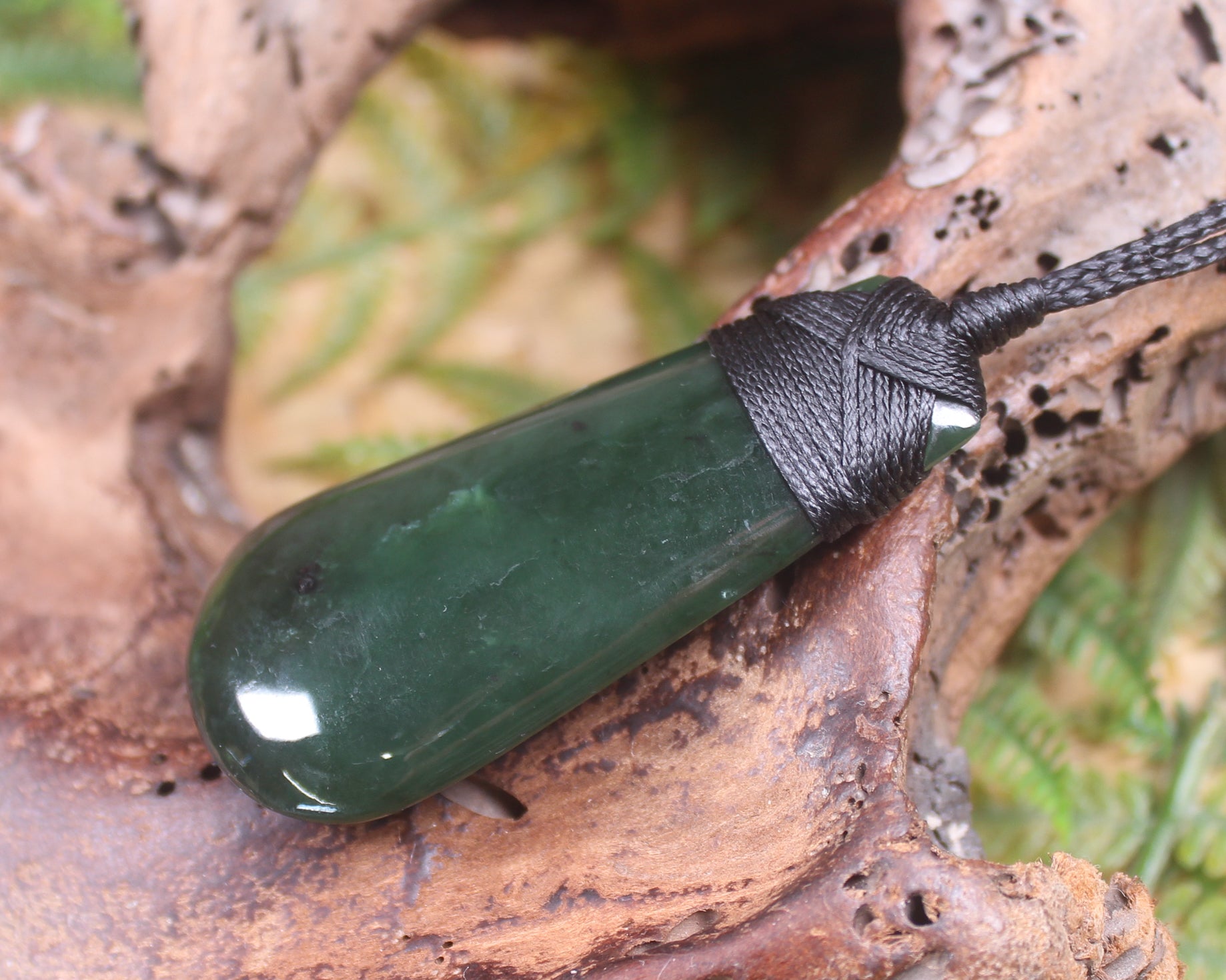 Kawakawa Pounamu Roimata Pendant - NZ Greenstone