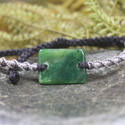 Adjustable cord bracelet with Kawakawa Pounamu