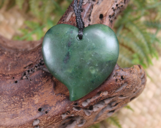 Heart carved from Kawakawa Pounamu - NZ Greenstone