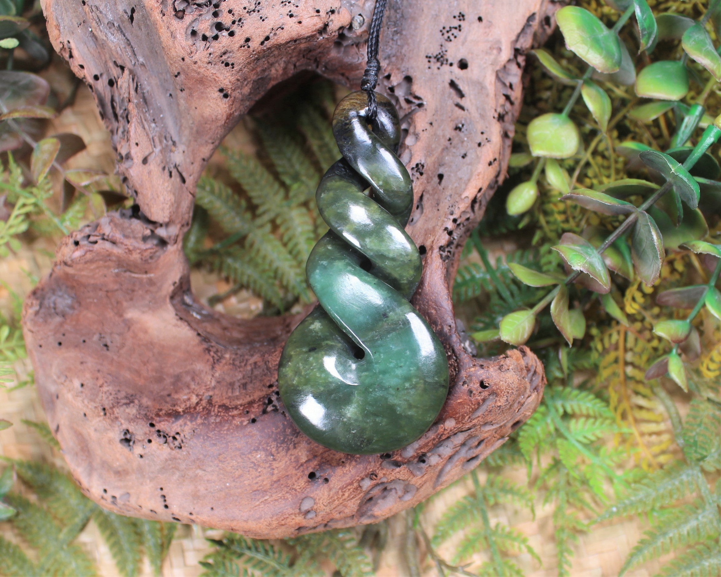 Twist or Pikorua carved from Rimu Pounamu - NZ Greenstone