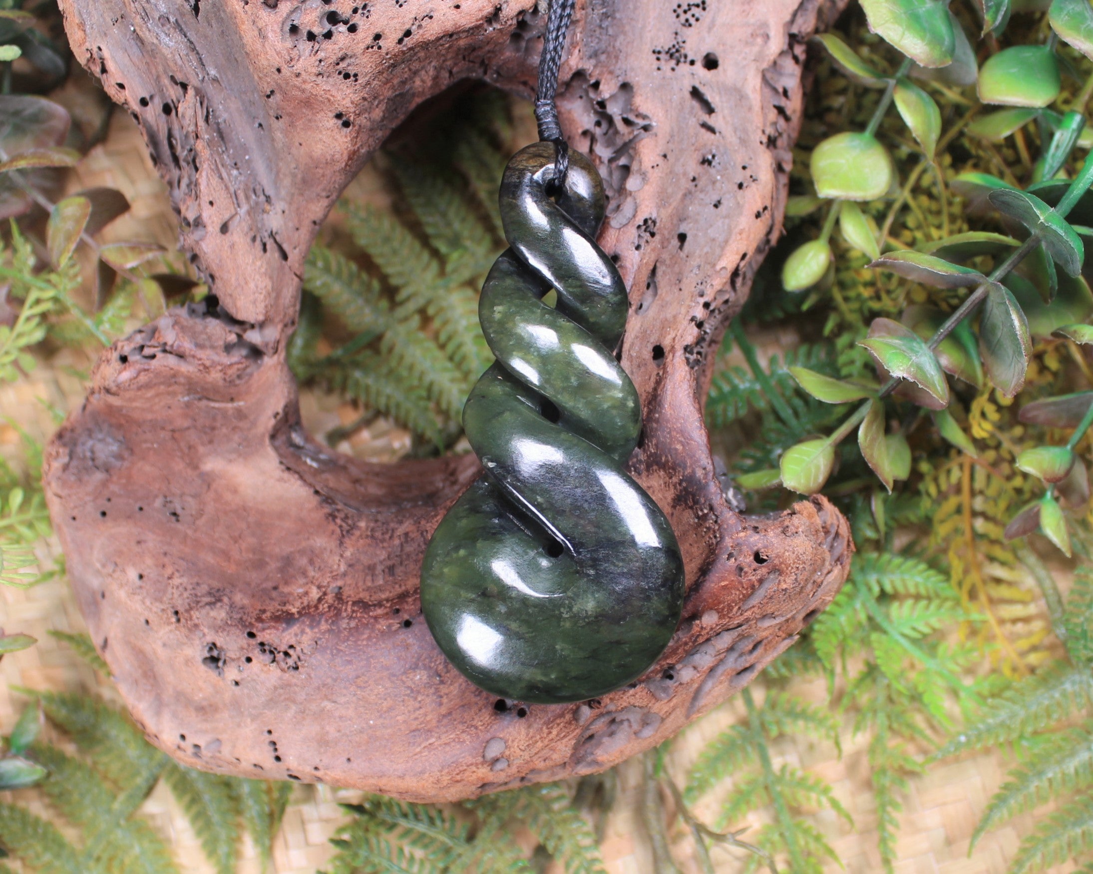 Twist or Pikorua carved from Rimu Pounamu - NZ Greenstone